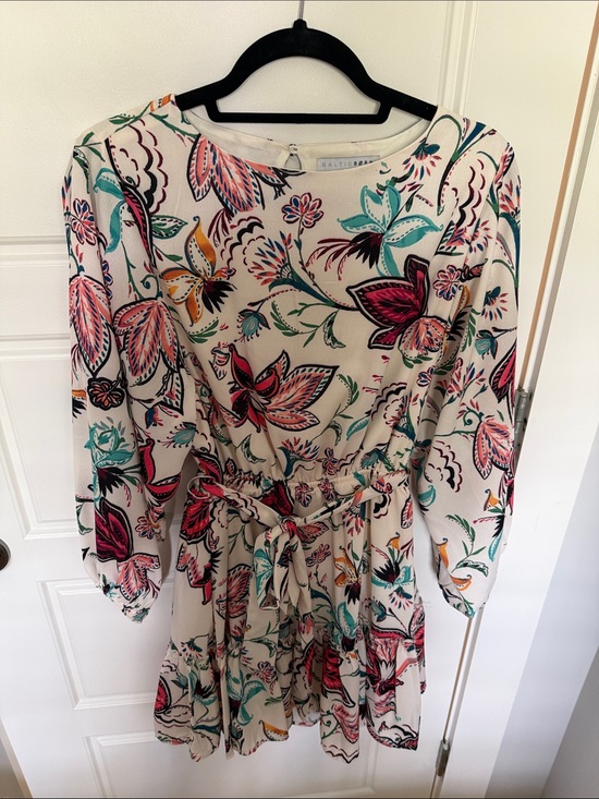 Baltic Born Dresses & Skirts - Baltic Born flower patterned Short dress with sleeves.